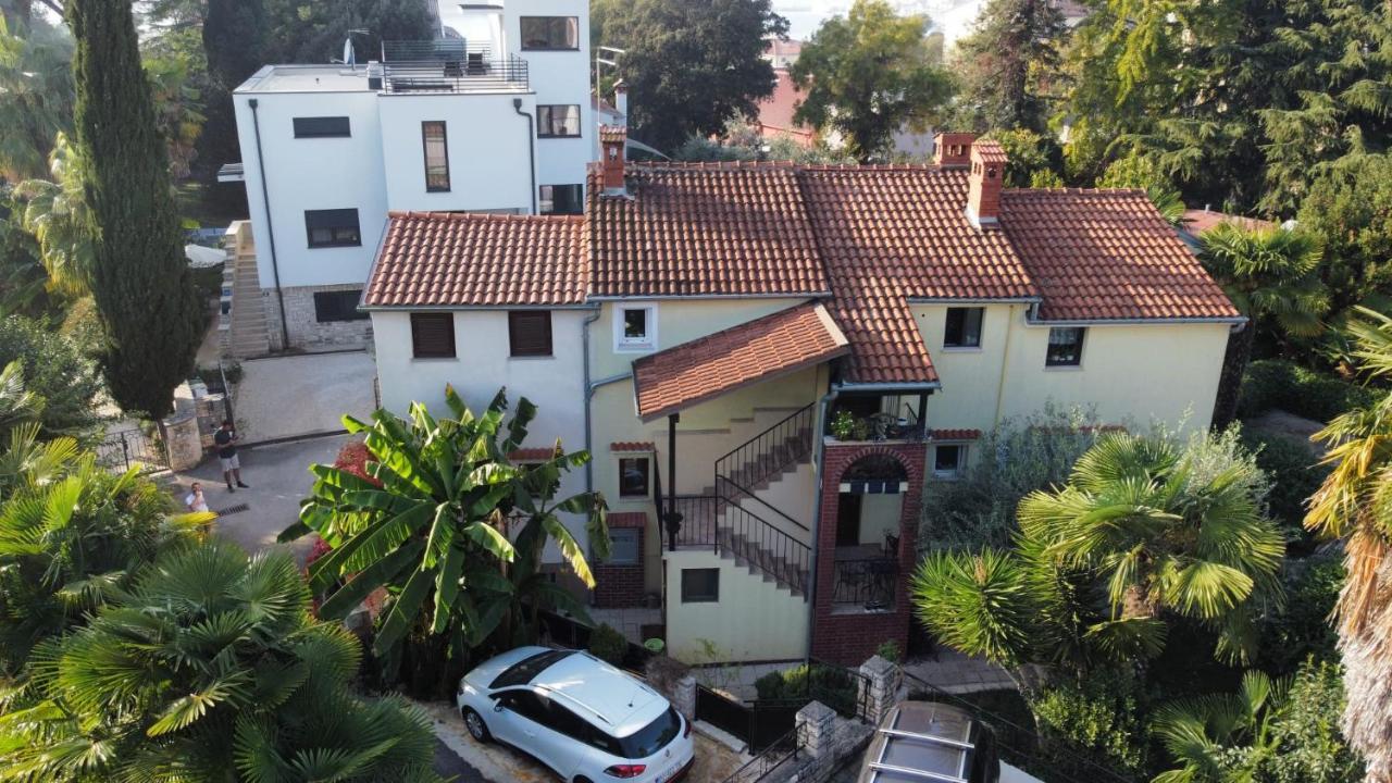Esmeralda Apartment